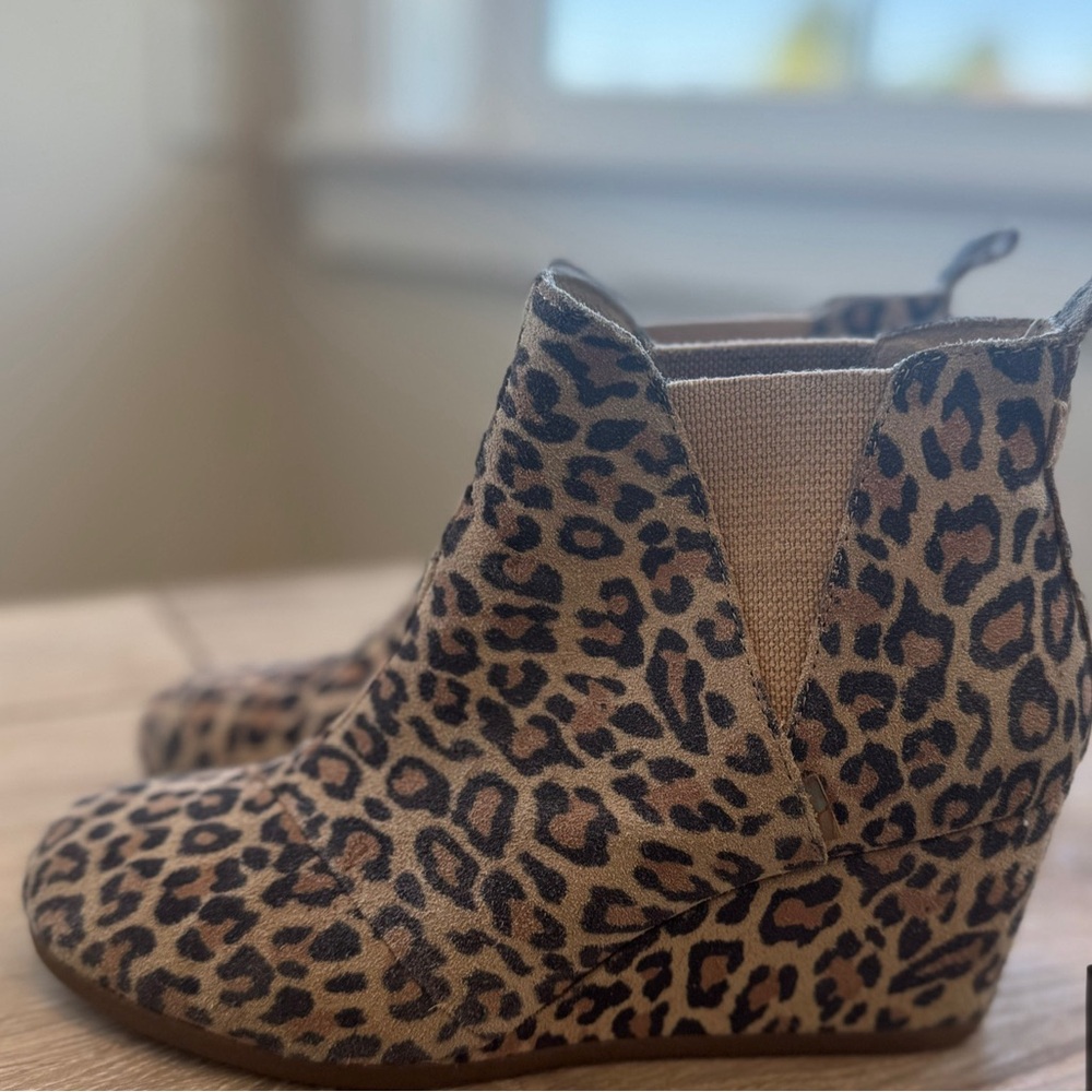 Leopard print Toms booties